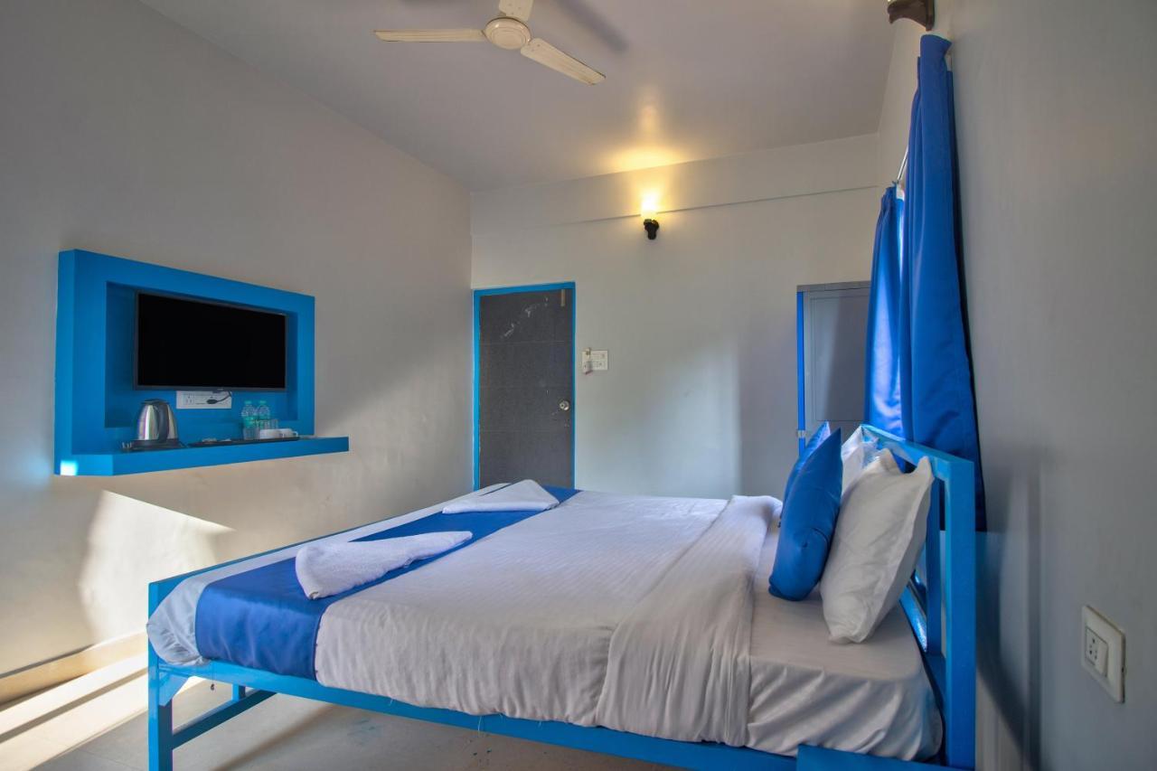 Mandrem Retreat Beach Resort Old Goa Εξωτερικό φωτογραφία